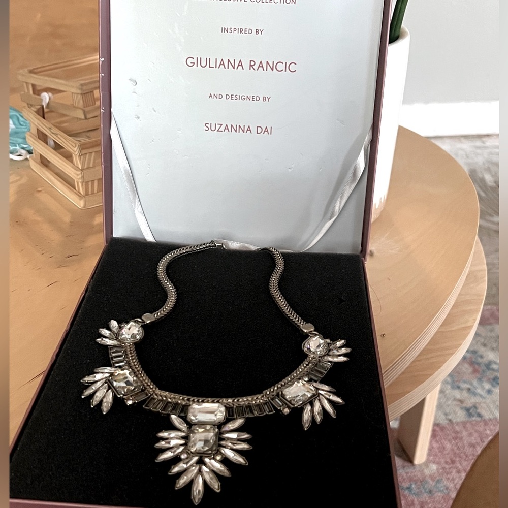 A exclusive Giuliana Rancic necklace